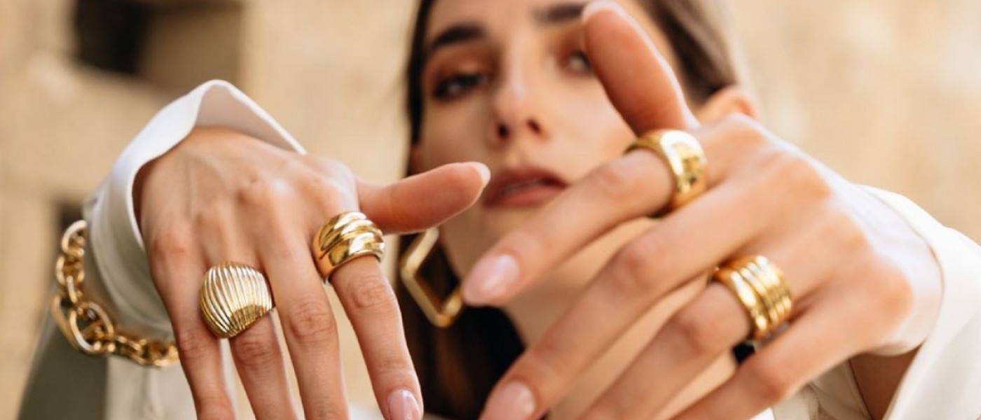 Bold and Gold: The Radiant Resurgence of 70s and 80s Jewellery