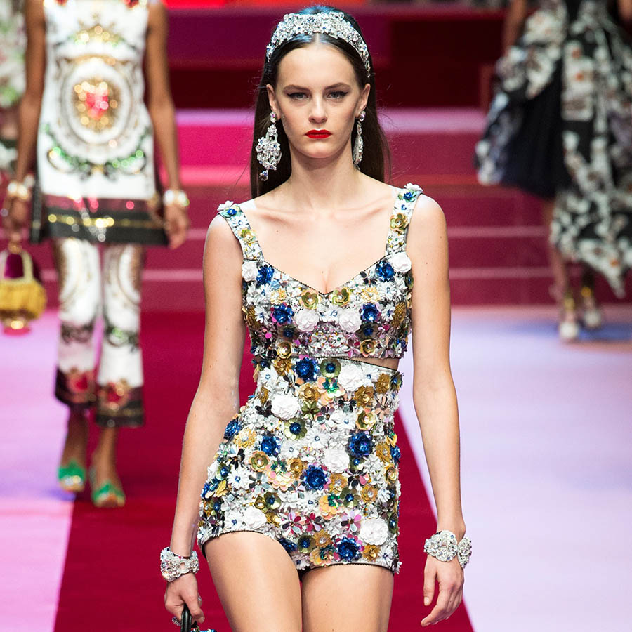 Дольче габбана интернет магазин. Dolce & Gabbana Fall/Winter 2018 #dolcegabbana. Dolce Gabbana Runway. Dolce Gabbana Wikipedia. Dolce Gabbana show 2019 Ashley Graham.